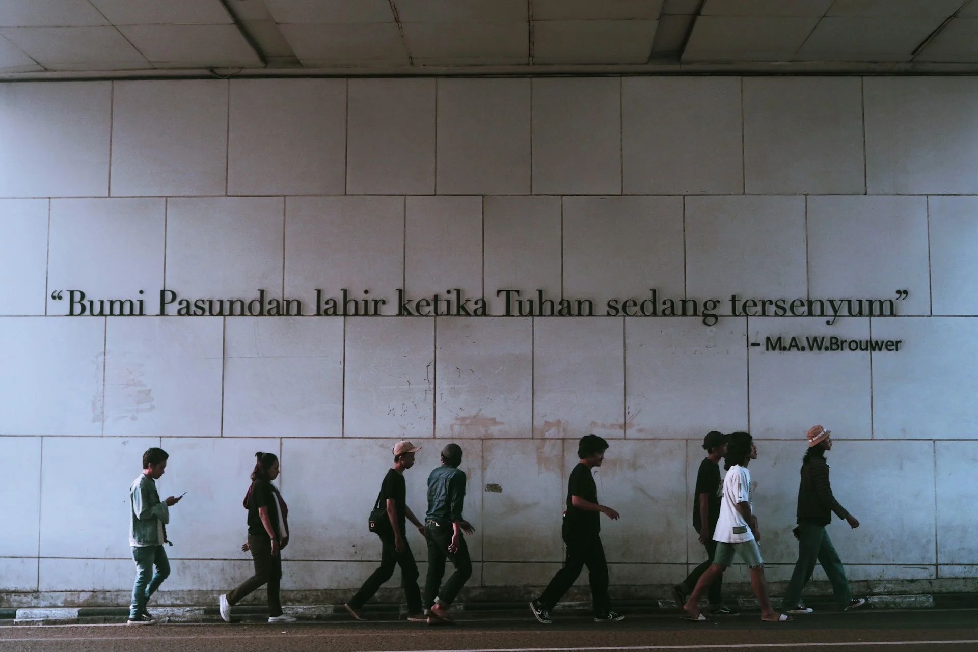 Pejalan kaki di kawasan wisata kota Bandung
